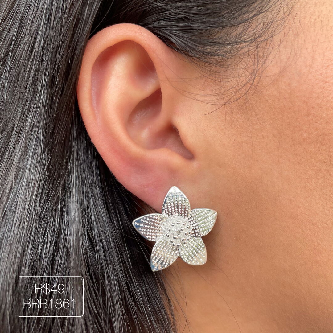 Brinco de Flor Furadinha Lisa Prateado